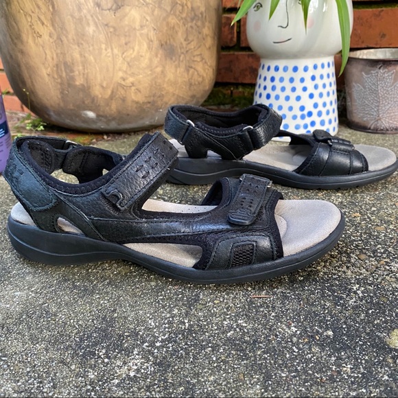 Clarks Women's Velcro Sandals - Picture 1 of 7